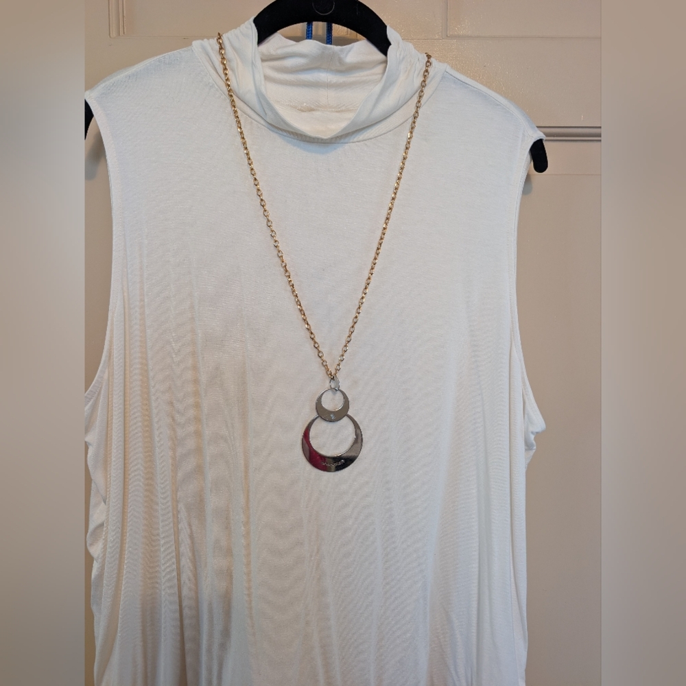Elegant Gold and Silver Pendant Necklace